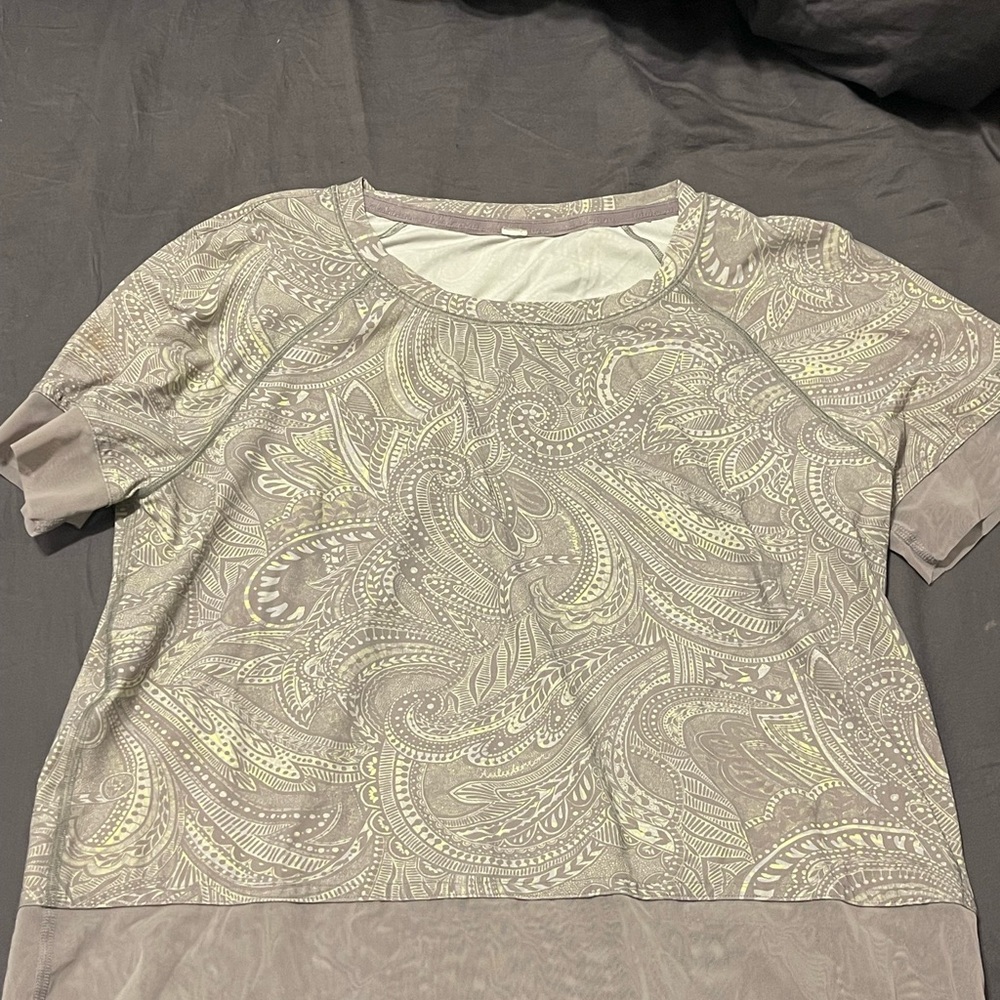 Lululemon athletic top. Worn a few times